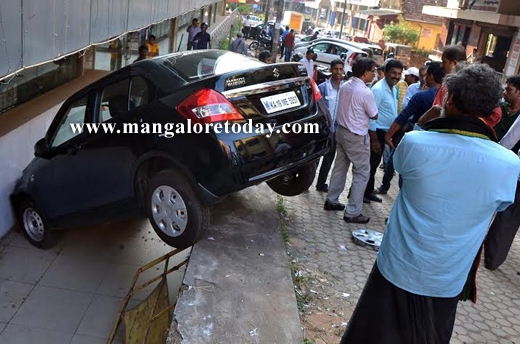 Car plunges 4